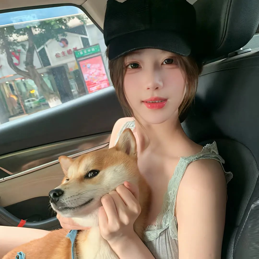 茜色少女